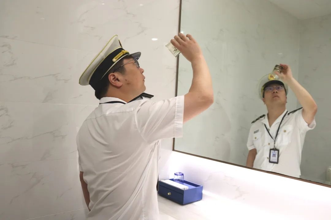 濱江區衛健局對三個高考考點及周邊住宿場所開展監督檢查3.jpg 濱江區衛健局對三個高考考點及周邊住宿場所開展監督檢查3.jpg